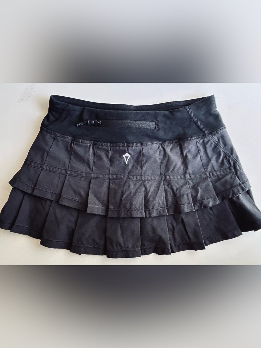 IVIVVA by LULULEMON girls size 7 skirt